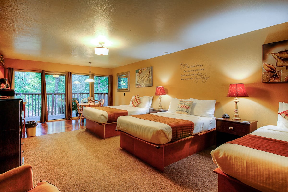 Family Triple Room, Berbilang Katil, Resort View (pets not allowed) | Wi-fi percuma, dihias secara berasingan 