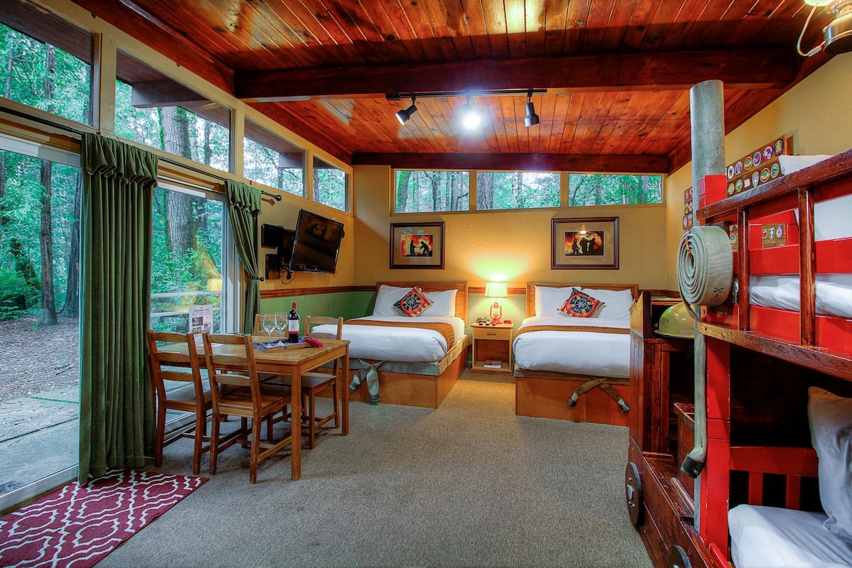 Family Cabin, Berbilang Katil, Kitchenette, Mountain View (pets not allowed) | Bilik tema kanak-kanak