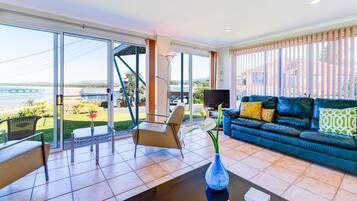 TV, Netflix, streaming services