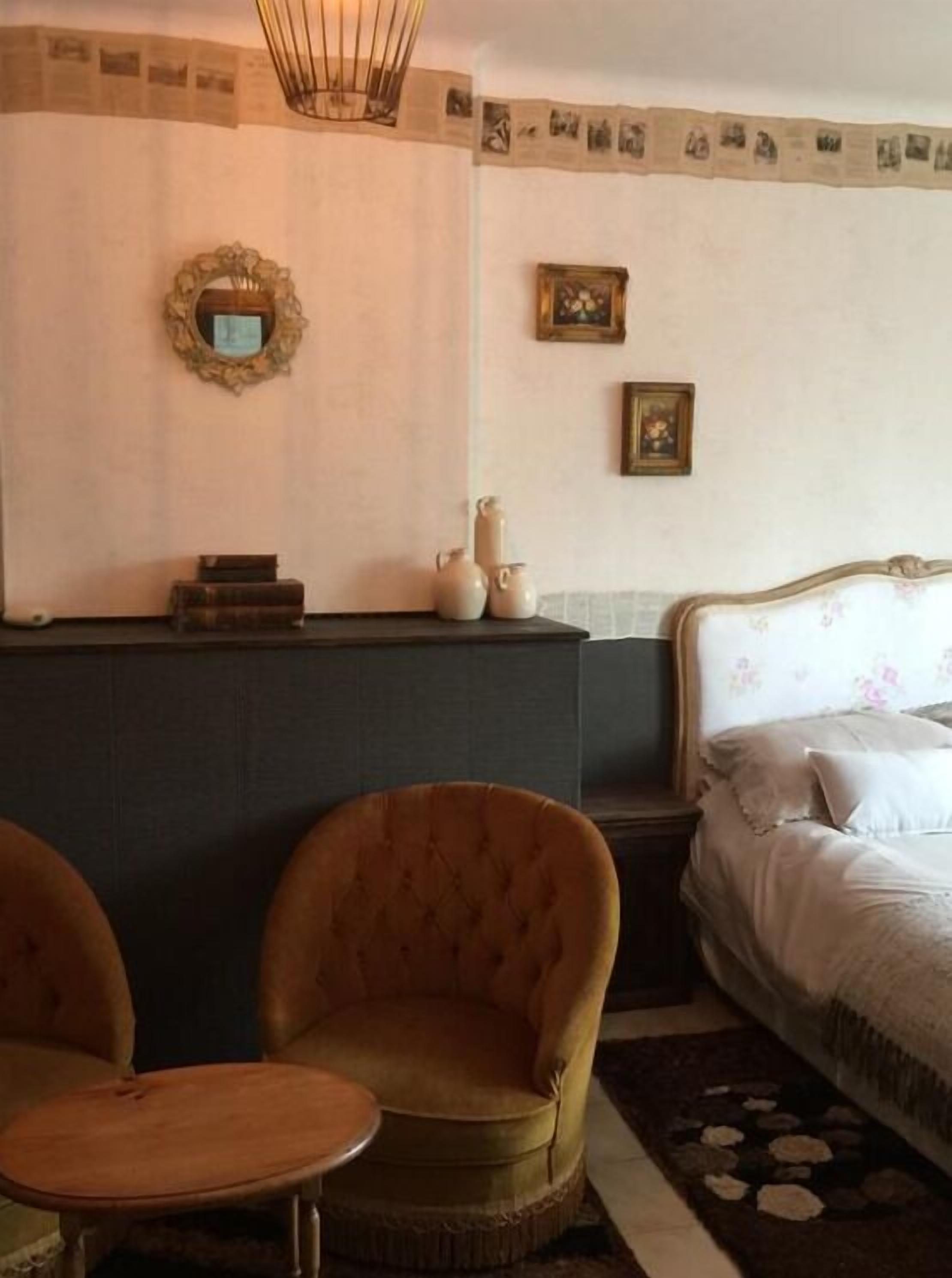 Double Room | Living area | Flat-screen TV