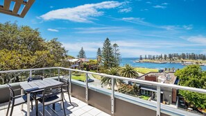 Outdoor dining - Sebel Harbourside 301, Kiama (Kiama)