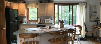  Charming rental. Pond Village area,