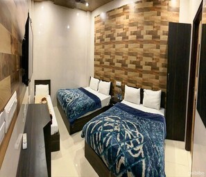 2 habitaciones, ropa de cama de alta calidad, cubrecamas y escritorio