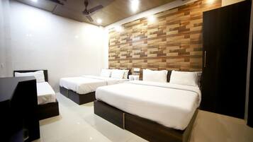 2 bedrooms, premium bedding, down comforters, desk
