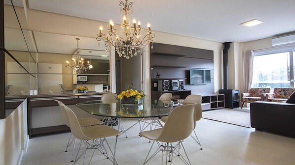 Apartment, 2 Bedrooms, Non Smoking | In-room dining