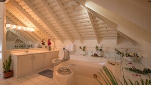 Apartment, 2 Bedrooms, Non Smoking, Garden View | Bathroom - Comfort Apartments At The Ridge (Ocho Rios)