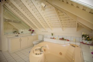 Apartment, 2 Schlafzimmer, Nichtraucher, Gartenblick | Komfortbadewanne