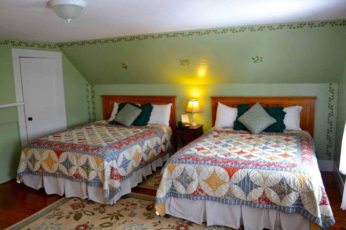 Moses Eaton Room | Iron/ironing board, cribs (surcharge), WiFi (free), bed sheets