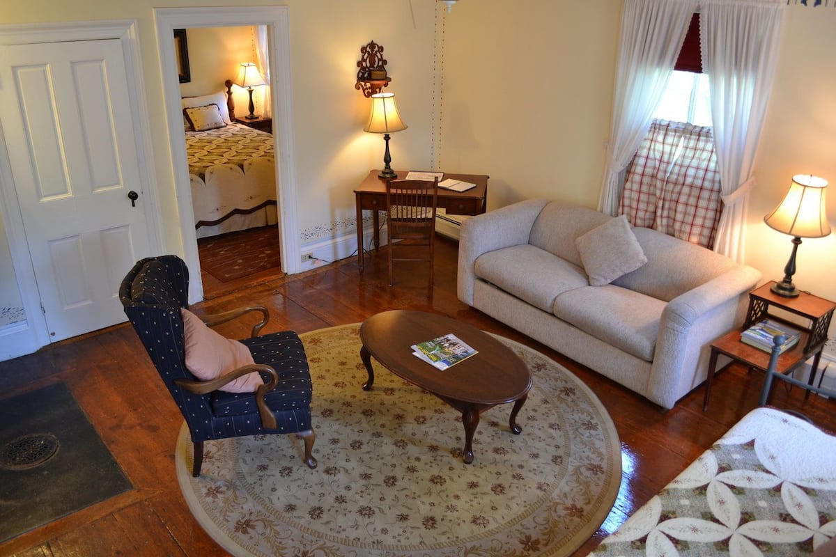 Presidential Suite | Iron/ironing board, cribs (surcharge), WiFi (free), bed sheets