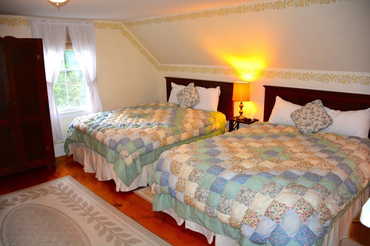 Church Tower Room | Iron/ironing board, cribs (surcharge), WiFi (free), bed sheets