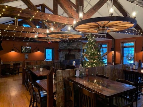Restaurant. Dowds Country Inn