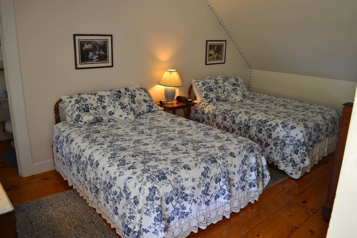 Butterfield Room | Iron/ironing board, cribs (surcharge), WiFi (free), bed sheets