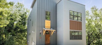 Delmont Amazing Rooftop Deck Walking distance to Northshore and Downtown