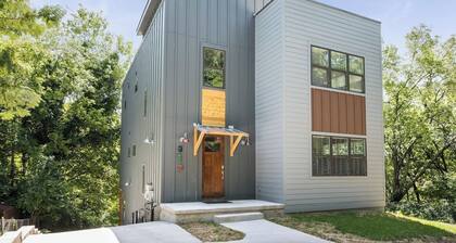 Delmont Amazing Rooftop Deck Walking distance to Northshore and Downtown