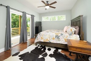 4 chambres, bureau, fer et planche à repasser, lit parapluie