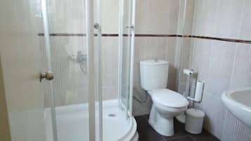 Superior Twin Room, Non Smoking, Garden View | Bathroom | Shower, free toiletries, hair dryer, slippers