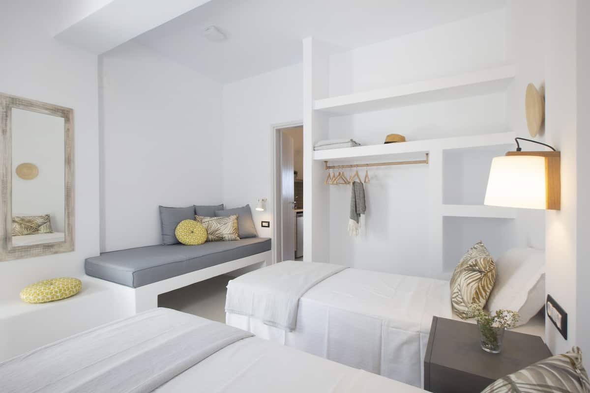 Departamento Confort, 2 habitaciones | Artículos del minibar gratis y caja de seguridad en la habitación