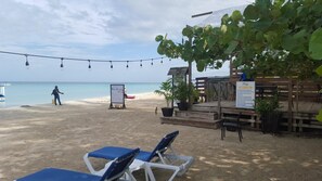 Private beach, white sand, beach bar - Secret Cabins at Firefly Beach (Negril)