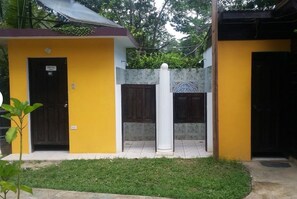 Shower, towels - Secret Cabins at Firefly Beach (Negril)