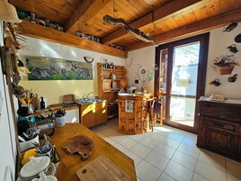 每日供应当地美食早餐（每人 EUR 5）