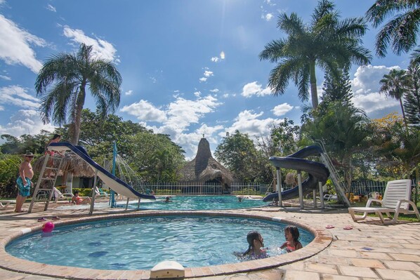 3 outdoor pools, open 8:00 AM to 8:00 PM, sun loungers