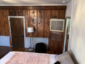 The Count's 2-room Suite | Extra beds - The Avenue Guesthouse and Gallery (Lititz)