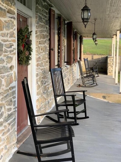 ดิ อเวนิว เกสต์เฮาส์ แอนด์ แกลเลอรี