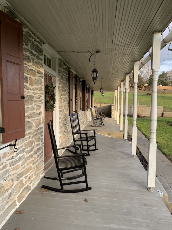 Porch - The Avenue Guesthouse and Gallery (Lititz)