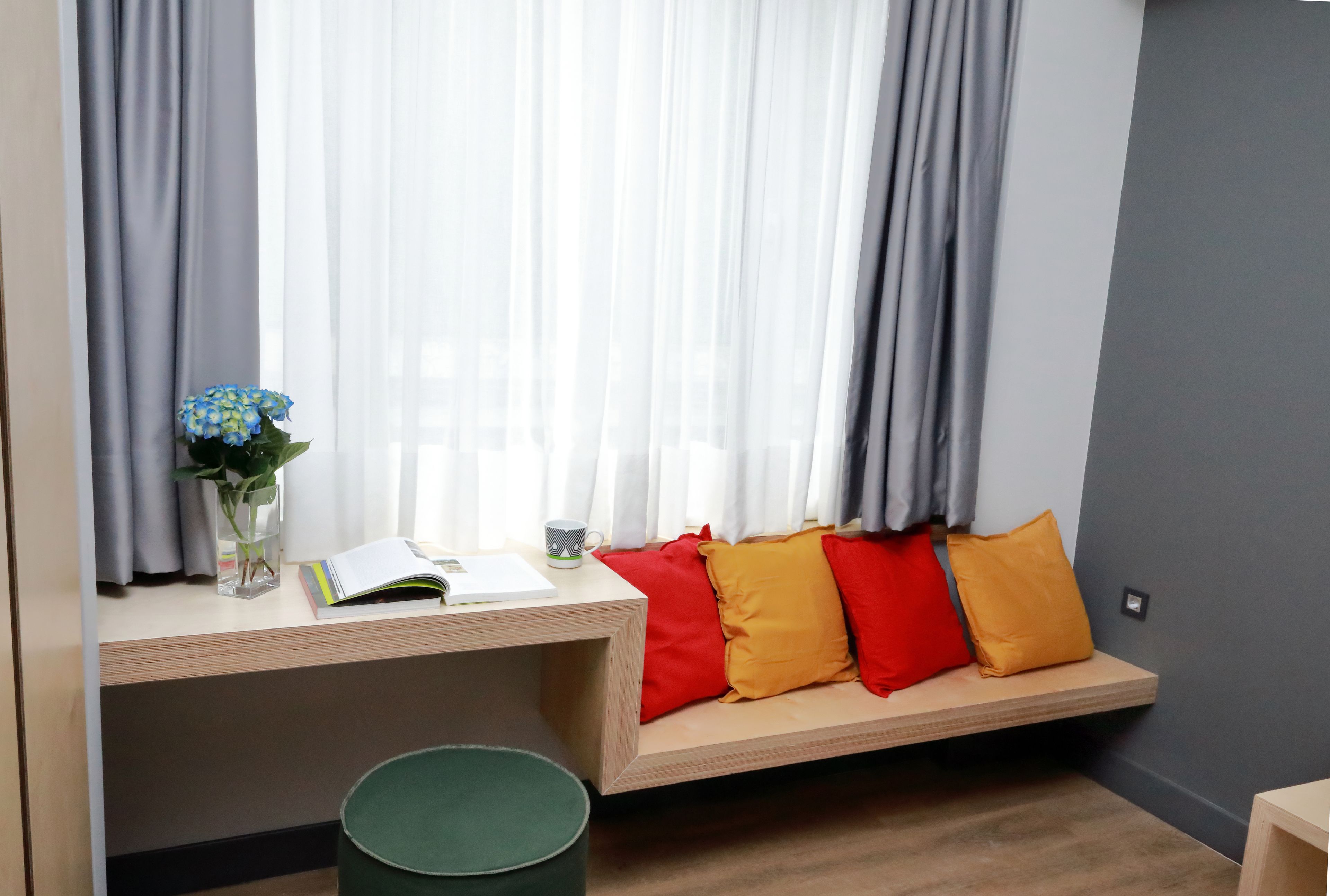 standard twin room | 1 bedroom, desk, laptop workspace, soundproofing