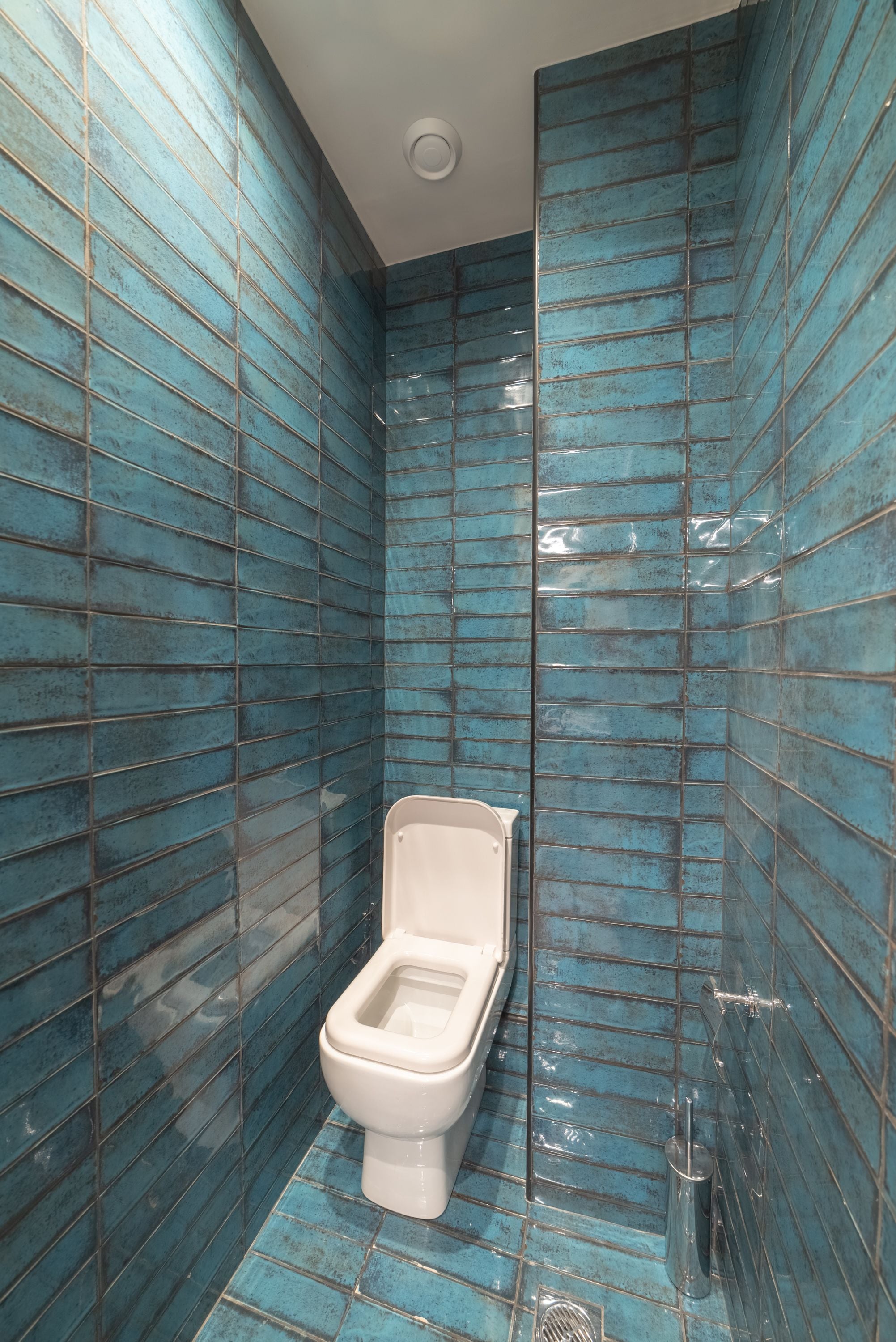 1 bedroom, desk, laptop workspace, soundproofing