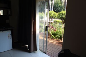 Room (#07) | Terrace/patio