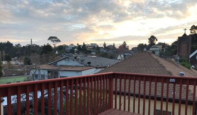 Elegant Cottage in Quaint Point Richmond for Extended Stay