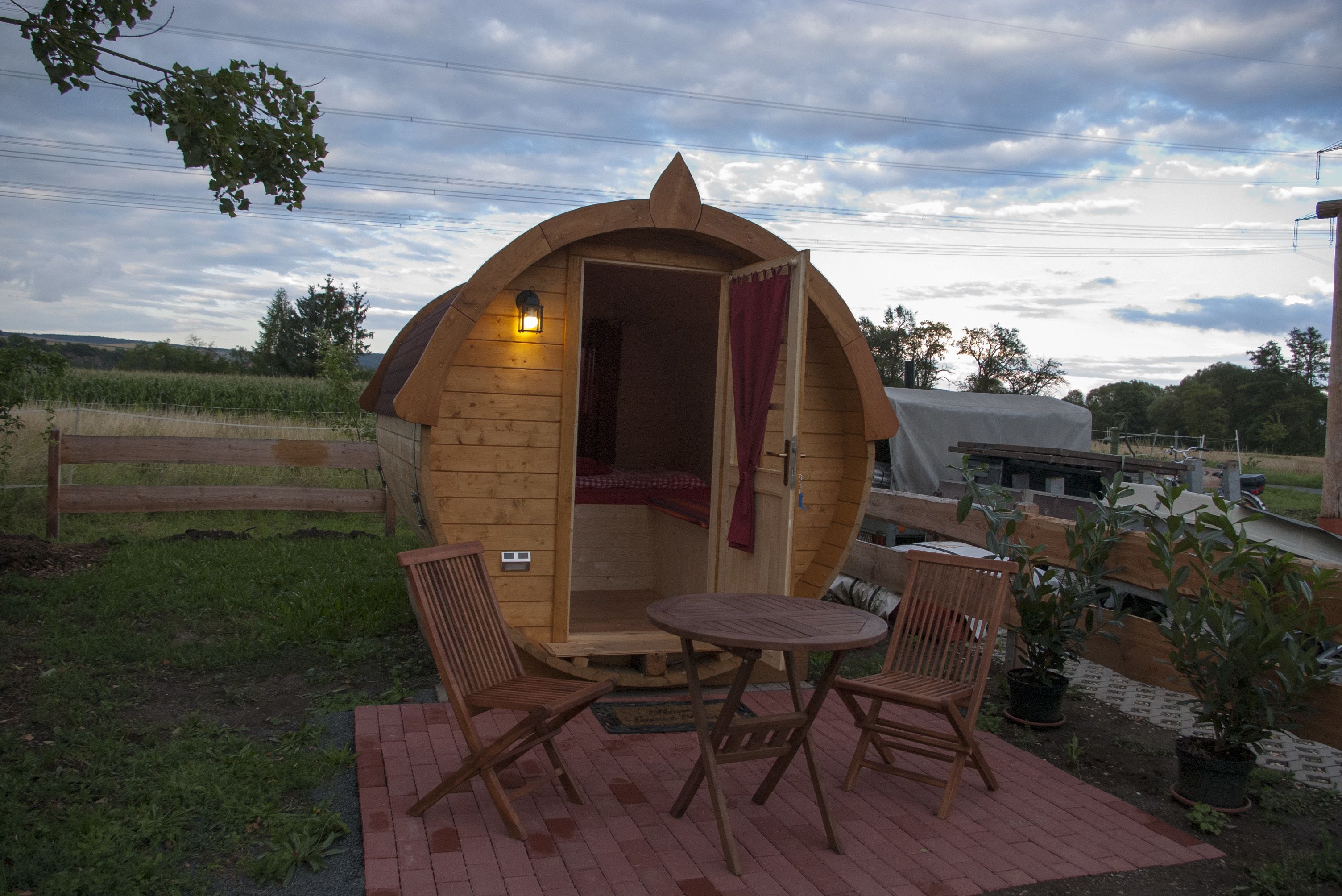 住宿正面 - 傍晚/夜晚