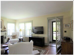 Unclassified image, 5 of 53, button - Beautiful home/neighborhood, near mansions, beach, Cliff Walk, town, 30 day min (Newport)