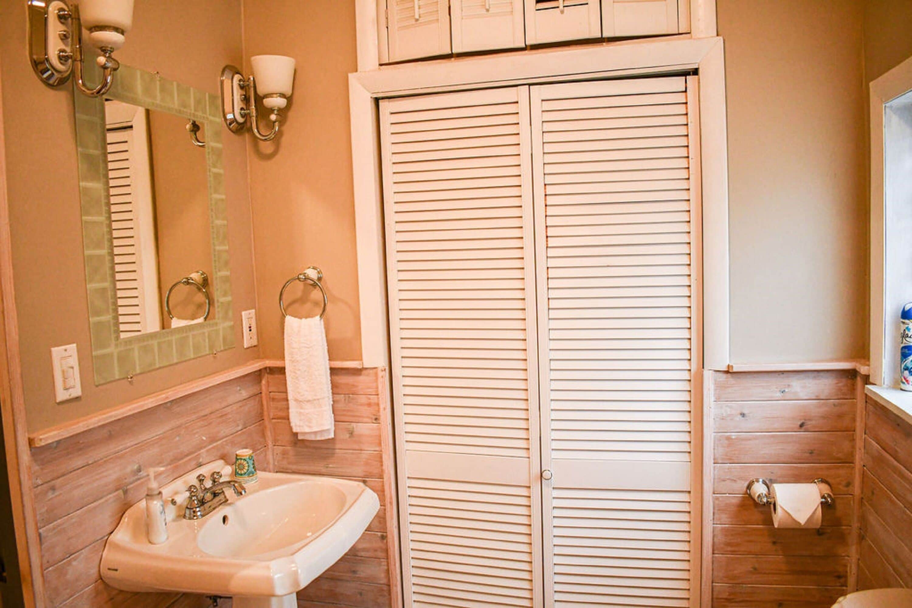 Familiehytte, 2 soverom, fjellutsikt | Bad | Dusj, toalettartikler (inkludert), hårføner og håndklær