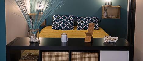 2 bedrooms, desk, iron/ironing board, WiFi