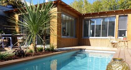 Le Nid du Héron: An urban vacation rental with a heated pool in the heart of Nantes