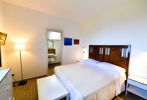 Deluxe Suite, Balcony, Sea View | Minibar, desk, free cribs/infant beds, free WiFi - La Riggiola (Salerno)