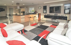 TV, stereo - Lovely home in Saint-Gilles (Saint-Gilles)