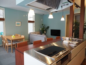Full-size fridge, microwave, stovetop, cookware/dishes/utensils - CHOINEHOTEL SAPPORO TEINE - Hostel (Sapporo)