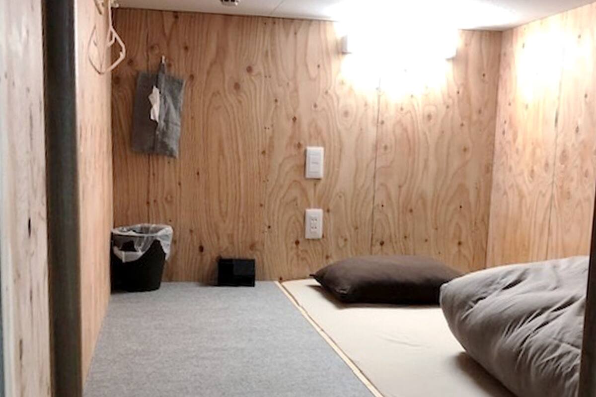 18 soverom, safe på rommet, blendingsgardiner og wi-fi (inkludert)
