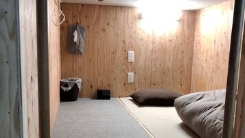 18 ๊ฐ์ ์นจ์ค, ๊ฐ์ค ๋ด ๊ธ๊ณ , ์๋ง ์ปคํผ, ๋ฌด๋ฃ WiFi