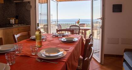 Dreizimmerwohnung im ersten Stock für 6 Personen mit Meerblick