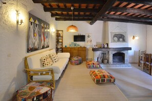 TV, fireplace - Holiday rental semidetached in Begur, Residencial Begur (Begur)
