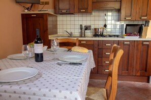 Dining - Second floor apartment approx 50 sqm 1 bedroom 1 bathroom with shower 4 beds (gambassi terme)