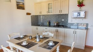 Fridge, microwave, stovetop - SMART GROUND (badesi)