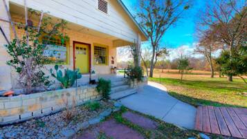 Cabin, 3 Bedrooms | Property grounds