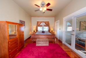 Cabin, 3 Bedrooms | 3 bedrooms - Mesquite Creek Farmhouse (New Braunfels)