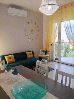 TV - Apartment on the sea (Marina Julia, Monfalcone,Italy)