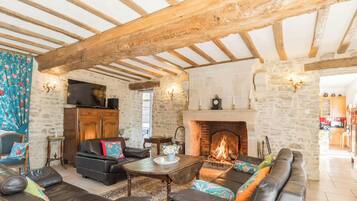 Smart TV, fireplace, DVD player, table football